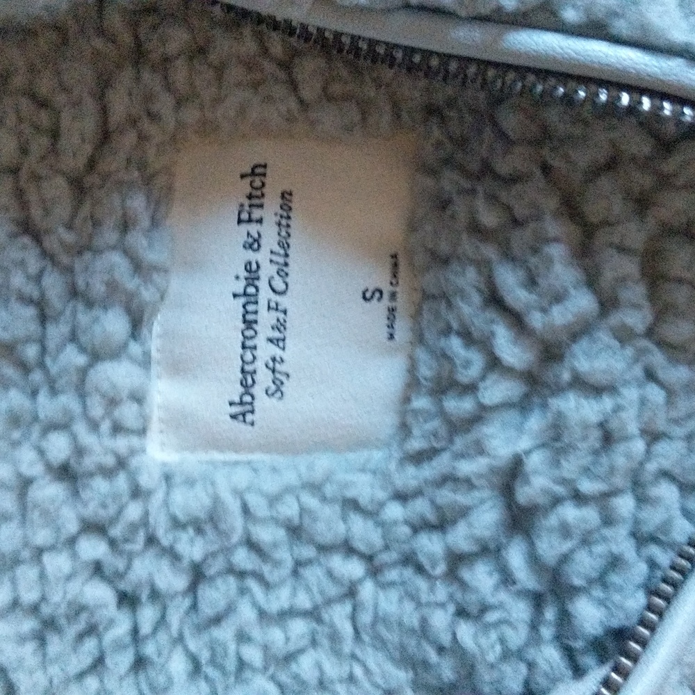 2 Abercrombie Pullovers - Picture 2 of 8